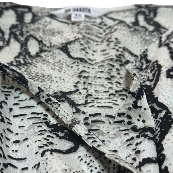 BB DAKOTA Lines in the Sun Python Snake Print Satin Jumpsuit Surplice Black Gray - Picture 9 of 13